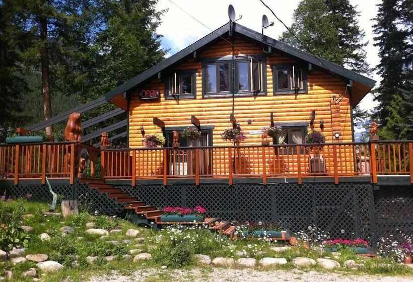 צימר Mount Robson Mountain River Lodge