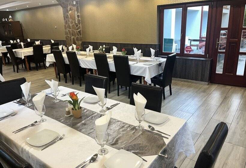 فندق فئة نجمة واحدة Aranyhordó Panzió étterem és Pizzéria