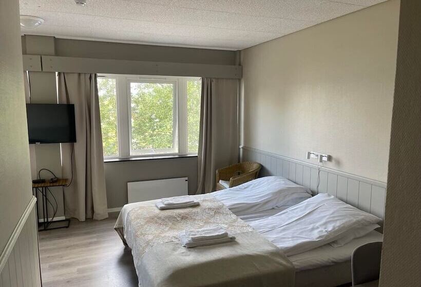 فندق فئة نجمة واحدة Sørreisa Hotell