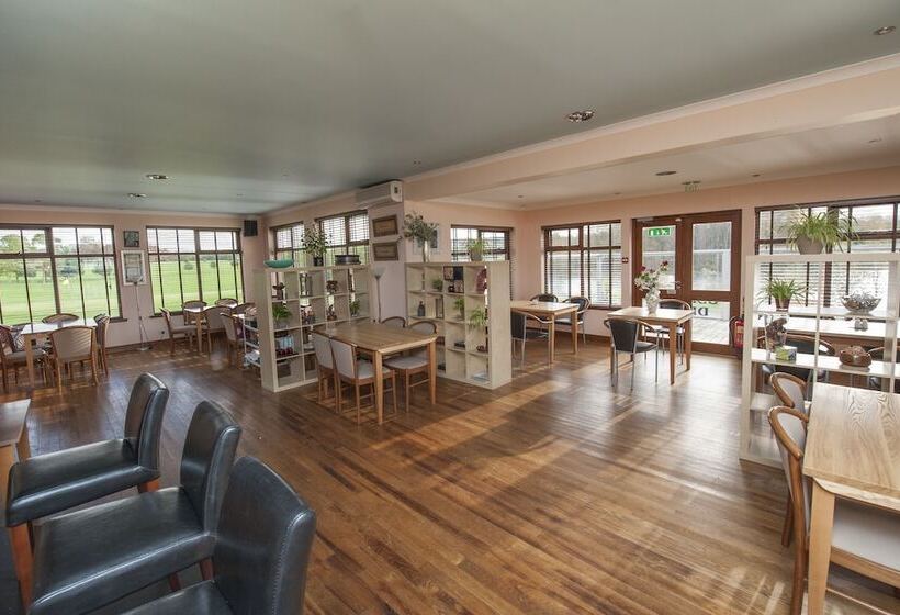 فندق فئة نجمة واحدة The Lodge On The Loch Of Aboyne