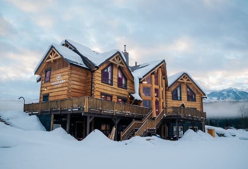 בית מלון כפרי Basecamp Lodge Golden