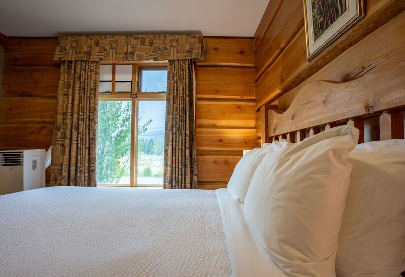 هتل Basecamp Lodge Golden