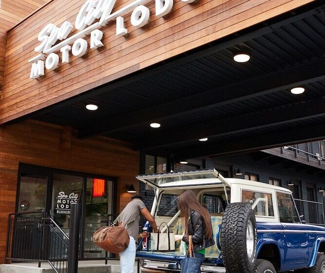هتل Bluebird Spa City Motor Lodge