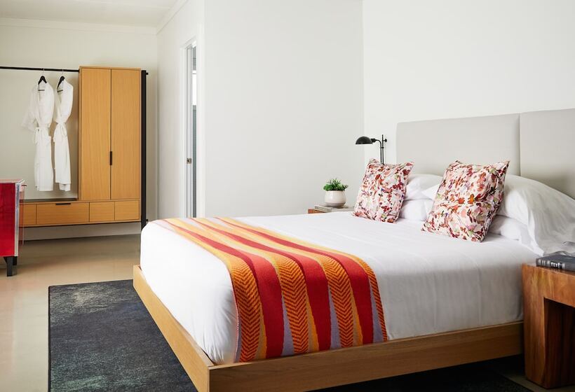 هتل Bluebird Spa City Motor Lodge