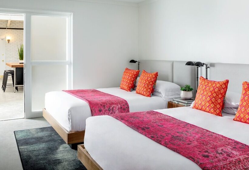 هتل Bluebird Spa City Motor Lodge