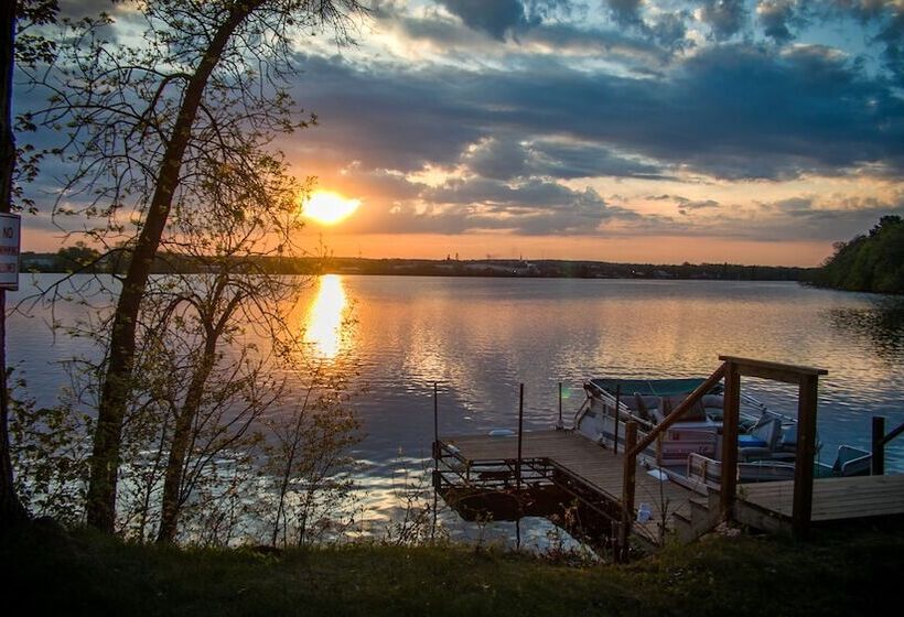 هتل Curriers Lakeview Lodge