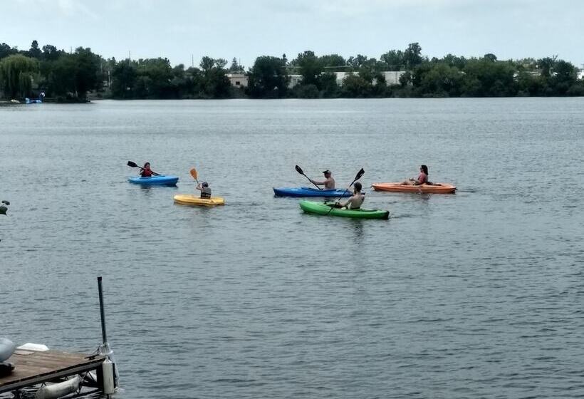 هتل Curriers Lakeview Lodge