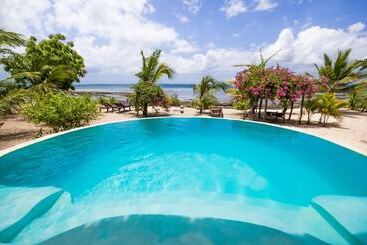 هتل Milele Villas