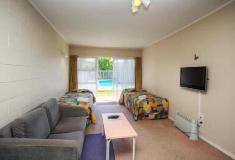 مُتل Takanini Park Motor Lodge