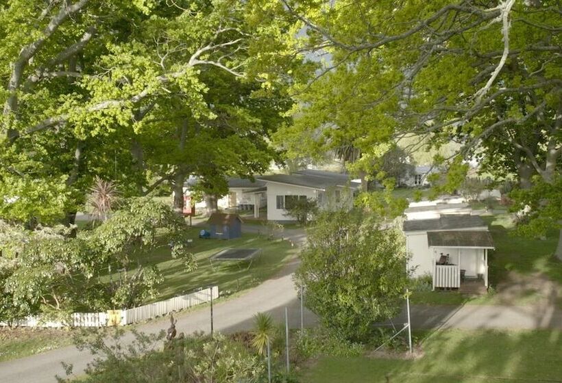 אתר נופש Te Aroha Holiday Park And Hot Pools