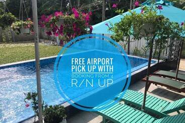 تختخواب و صبحانه The Moon River Homestay & Villa