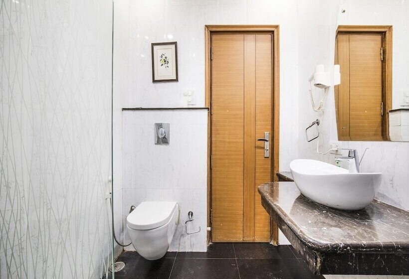 Fabhotel Grd Dlf Square