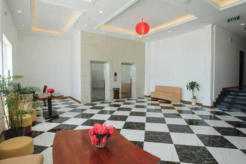 Den Long Do Hotel & Restaurant