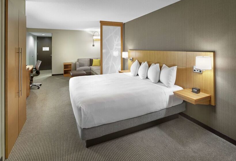 בית מלון כפרי Doubletree By Hilton Edmonton Downtown