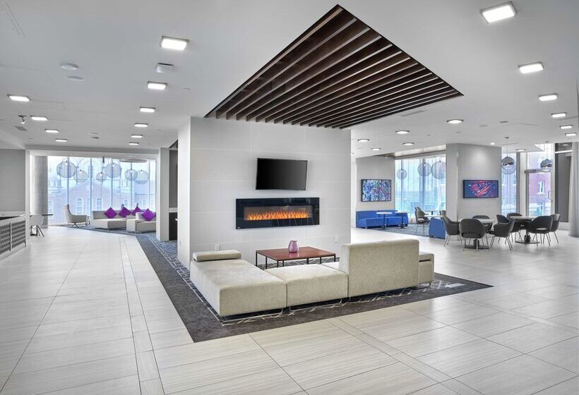 בית מלון כפרי Doubletree By Hilton Edmonton Downtown