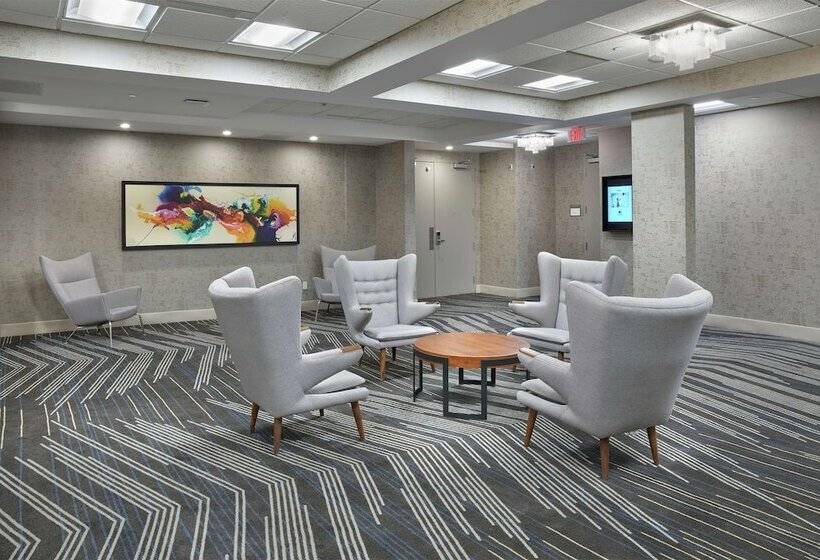 בית מלון כפרי Doubletree By Hilton Edmonton Downtown