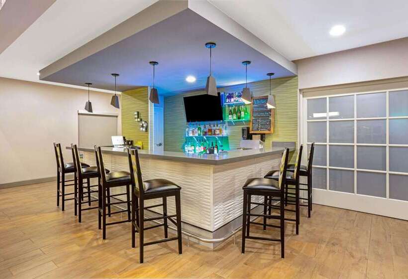 هتل La Quinta By Wyndham Tumwater   Olympia