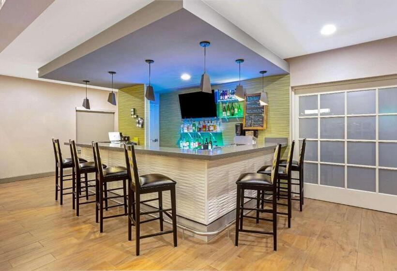 هتل La Quinta By Wyndham Tumwater   Olympia