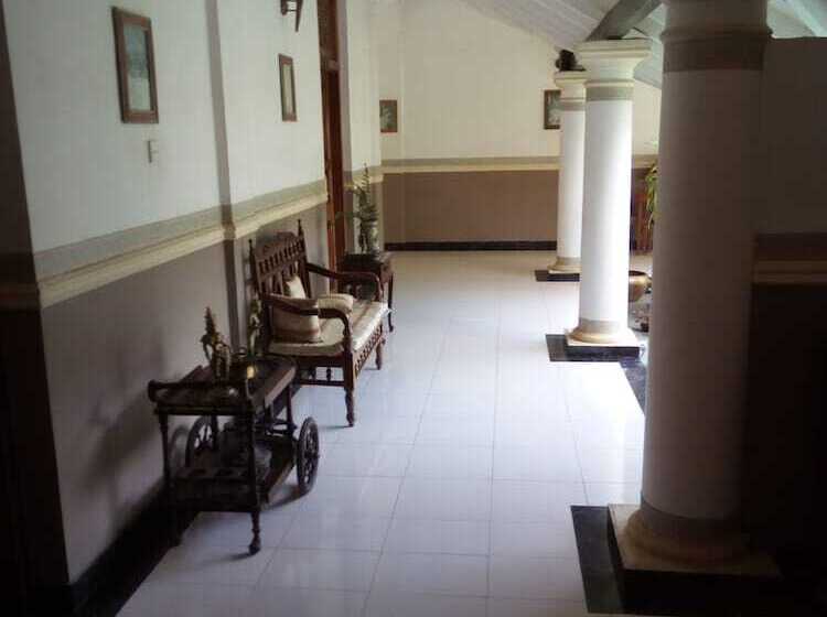 هتل Manor House, Kandy, Lka