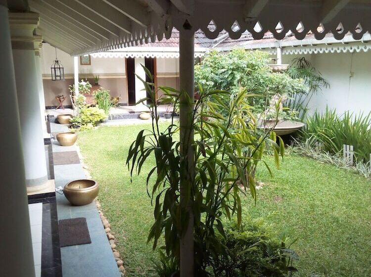 هتل Manor House, Kandy, Lka