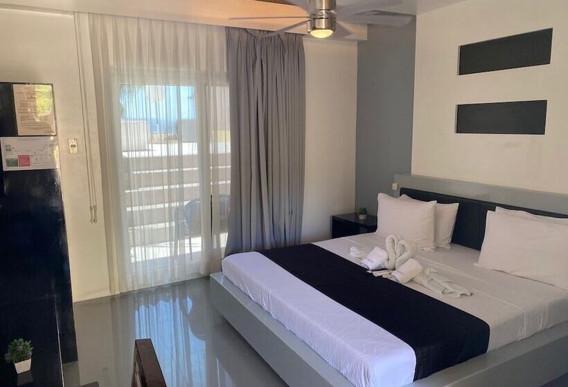 هتل Papa Freds Beach Resort