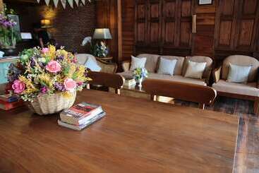 هتل Rustic River Boutique