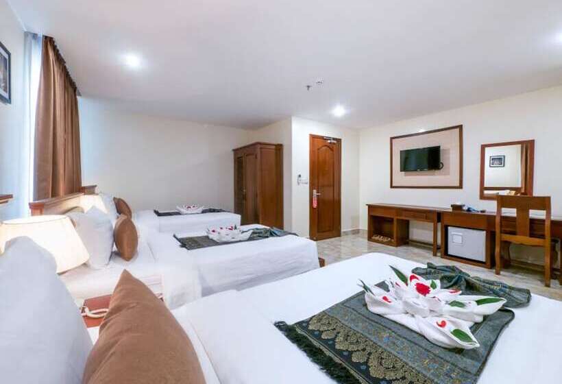 בית מלון כפרי Samnang Laor Phnom Penh