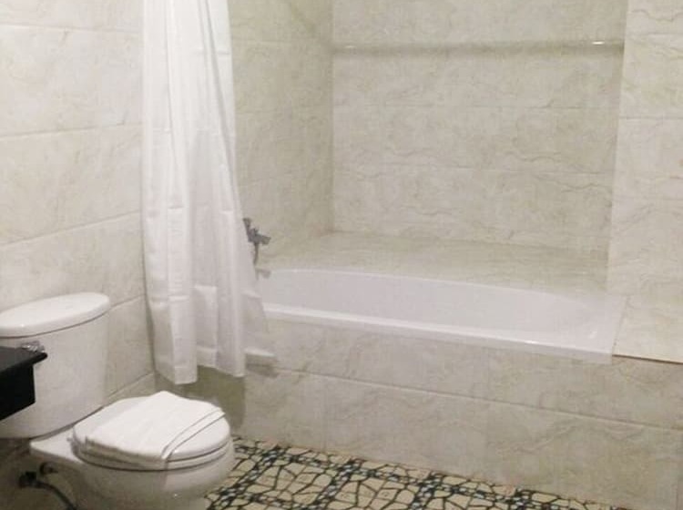 בית מלון כפרי Samnang Laor Phnom Penh