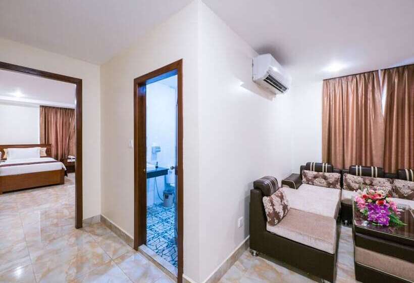 בית מלון כפרי Samnang Laor Phnom Penh