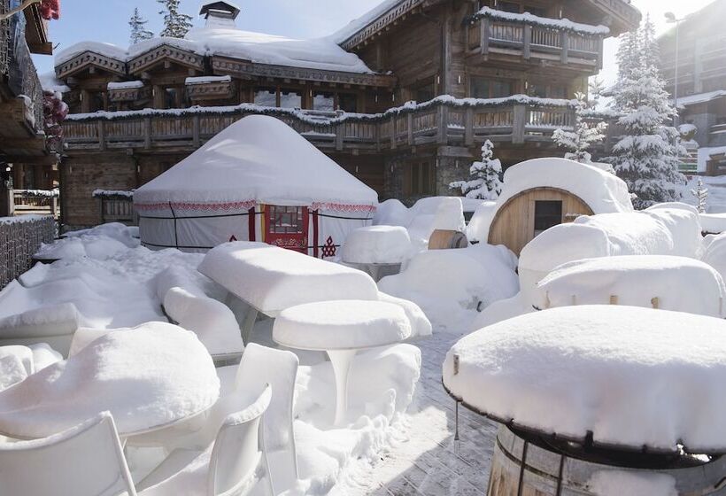 هتل Snow Lodge  Courchevel 1850