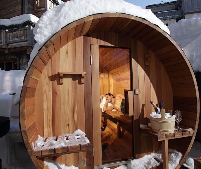 هتل Snow Lodge  Courchevel 1850