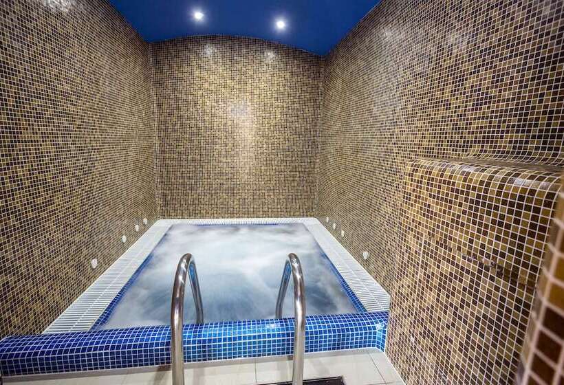 Отель Zámek Lužec Spa & Wellness Resort