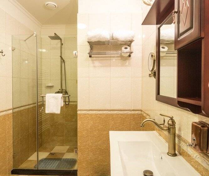 Отель Zámek Lužec Spa & Wellness Resort