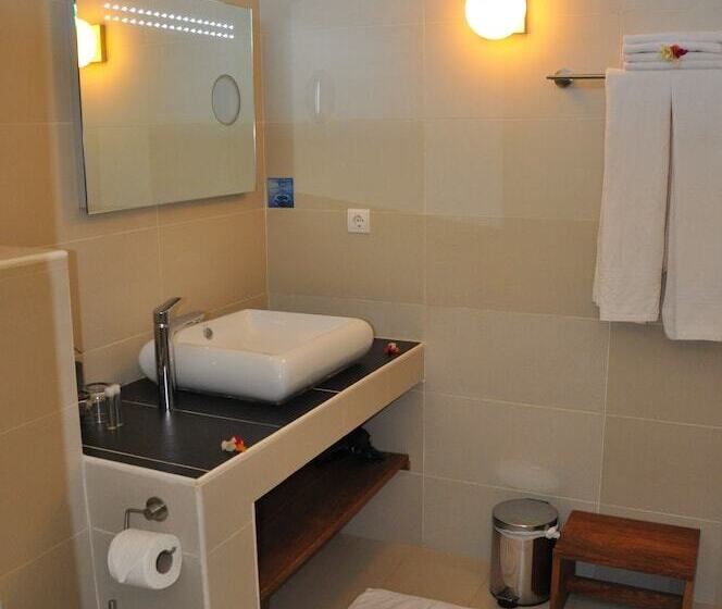 Leo S Beach Hotel & Restaurant   Adults Only