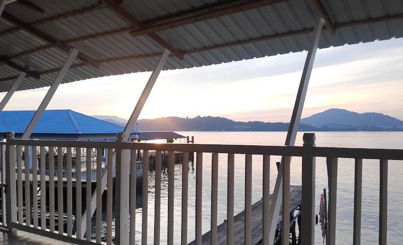 پانسیون Pangkor Fishing Village Guest House