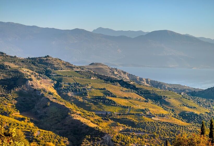 ベッドアンドブレックファースト Gerofotis Traditional Guesthouse Est 1892   Close To Aigio, Akoli, Selianitika
