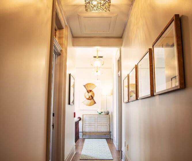 تختخواب و صبحانه The Mcclelland House