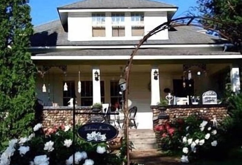 Cobblestone Bed And Breakfast
