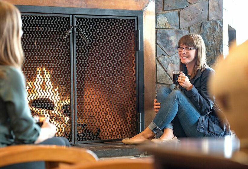 בית מלון כפרי Copper River Princess Wilderness Lodge