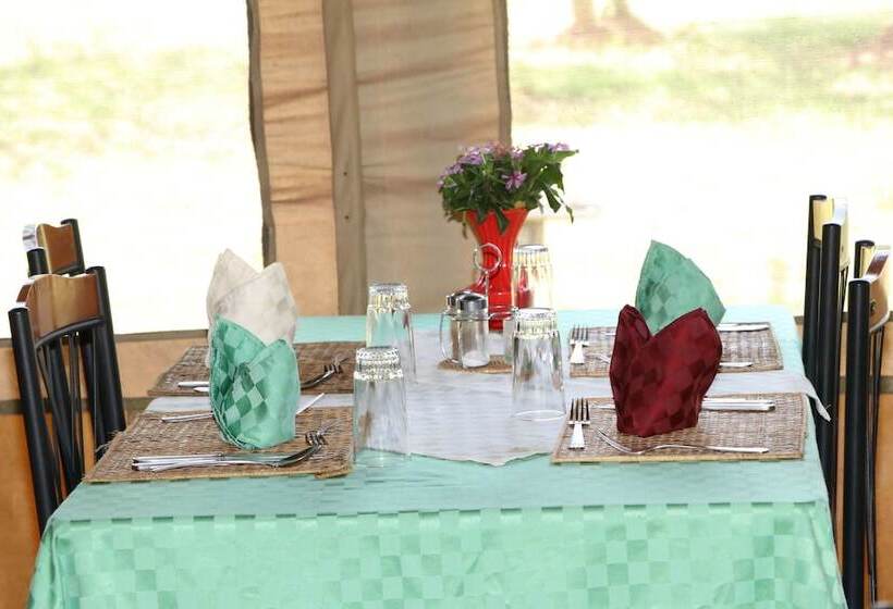 هتل Elangata Olerai Luxury Camp
