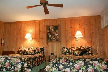 هتل Homestead Lodging