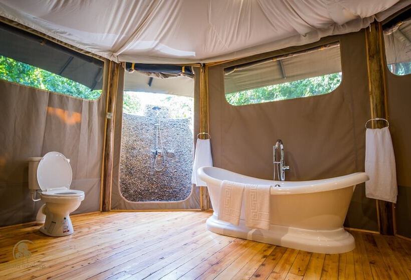 هتل Mara Treetops Luxury Camp