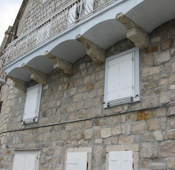 ホテル Apartments And Rooms By The Sea Komiza, Vis   2431