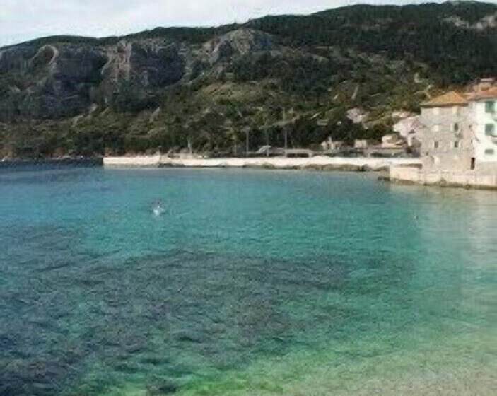 ホテル Apartments And Rooms By The Sea Komiza, Vis   2431