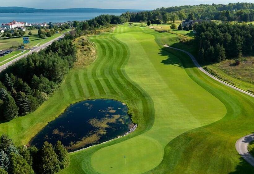 בית מלון כפרי Village Suites Bay Harbor