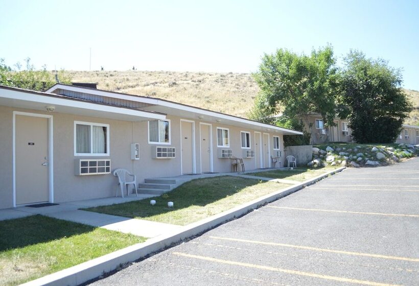 فندق على الطريق A Wyoming Inn