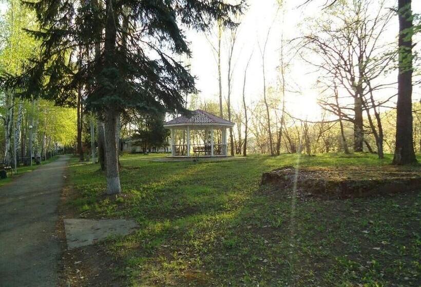 منتجع Alye Parusa