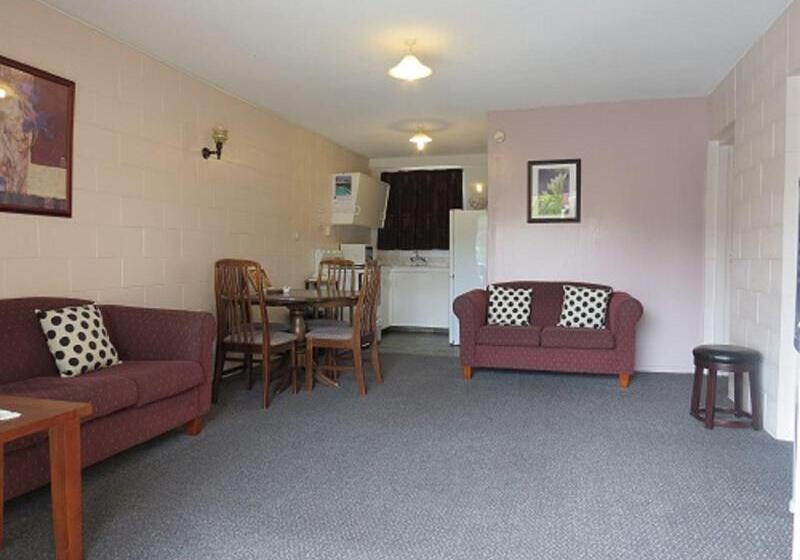 289 Midway Motel