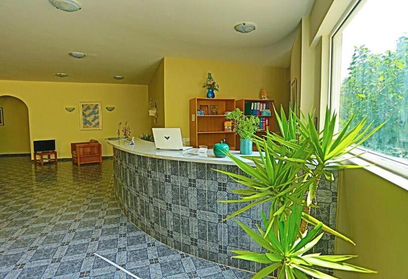 Amfitriti Hotel & Studios