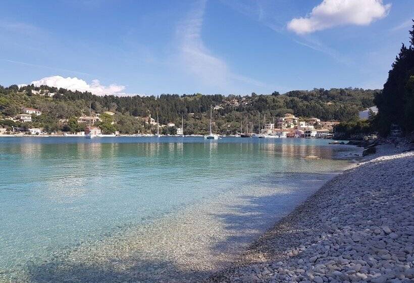 Amfitriti Hotel & Studios